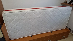 Pat MDF impecabil,  cu saltea Super Lux