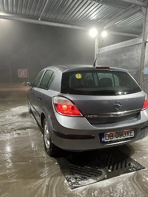 dezmembrez opel astra h - imagine 2