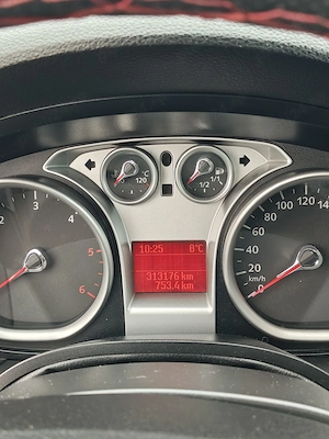 Ford Kuga diesel manuala - imagine 4