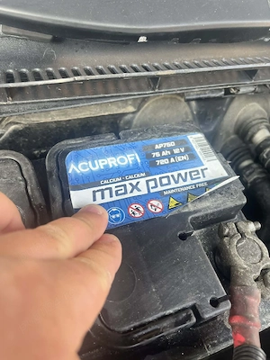 Vând pachet de două stopuri un cârlig electromotor și o baterie  - imagine 5