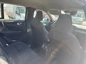 Volvo xc40 plug-in hibrid - imagine 5