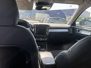 Volvo xc40 plug-in hibrid - imagine 4