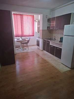 Închiriez apartament cu 2 camere 
