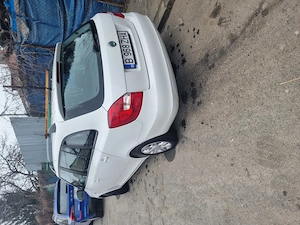 Skoda Fabia 2011 - imagine 2