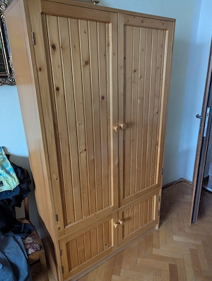 Vând două dulapuri 100x40x180 cm