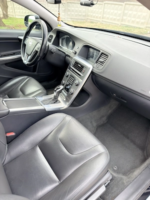 Volvo V60 D6 - Plug-in Hybrid - imagine 9