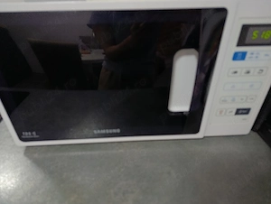 Cuptor cu microunde.