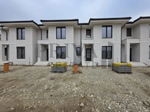 Casa insiruita, bucatarie inchisa, 3 camere, 2 bai, Giroc - imagine 3