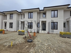 Casa insiruita, bucatarie inchisa, 3 camere, 2 bai, Giroc - imagine 2