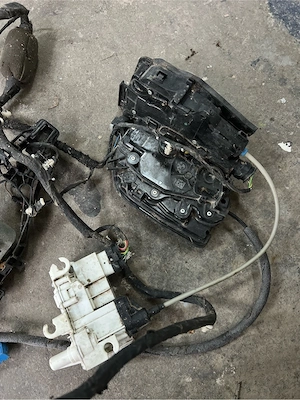 BMW 7 G11 G12 2017 rear door lock 2581895 incuietoare usa bmw seria 7 182838 -10 - imagine 2