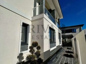 1/2 Duplex 124 mp utili + 330 curte. Dormitor parter,Bucatarie închisă