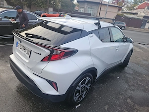 Toyota chr  hibrid  - imagine 4