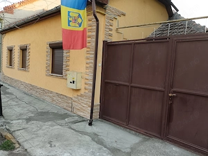 Vând casă cochetă cu 4 camere in centru vechi al Aradului .