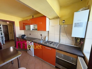 Apartament 2 camere,zona Centrala,etaj 2 - imagine 2