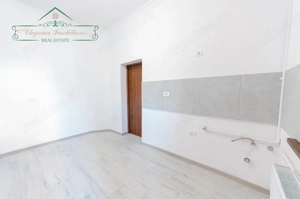 Apartament cu 2 camere la curte comuna si centrala proprie ,zona Centrala , Arad - imagine 2