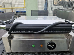 Grill pentru panini,plăci striate 