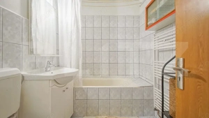 Apartament 3 camere, decomandat cu parcare și beci  - imagine 7