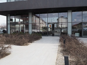 Inchiriez depozit + curte + birouri 4150mp