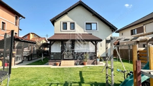 Casa individualade vanzare cu 4 camere, teren 816 mp, Dumbravita