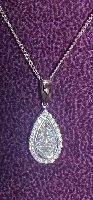 Lanț cu pandantiv din aur alb de 18 K cu diamante