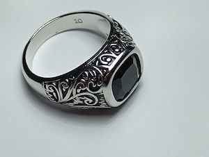 inel mare scluptst din argint 925 sterling cu zirconiu negru  taiat patrat