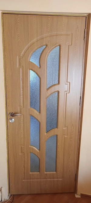 Usi interior stânga  dreapta 