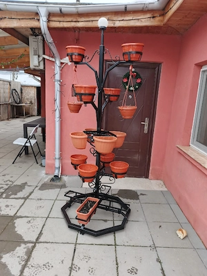 Suport mobil pentru flori