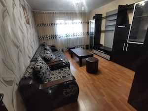 Închiriez apartament cu doua camere 