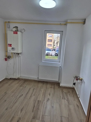 Vand apartament 2 camere  - imagine 9