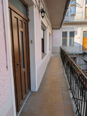 Vand apartament cu 3 camere pe Str Independentei - imagine 2