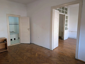 Vand apartament cu 3 camere pe Str Independentei - imagine 5