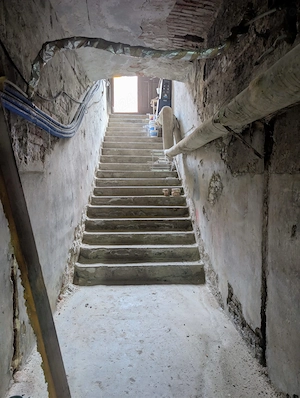 Vand apartament cu 3 camere pe Str Independentei - imagine 9