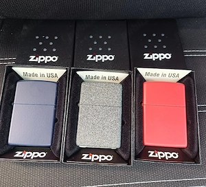 Vând brichetă Zippo originala 