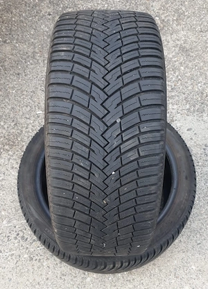 set 4 anvelope Allseasons 235/40/19 Pirelli  + 7 mm , DOT 0921 - imagine 4