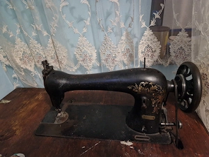 Vand mașină de cusut Singer 16K53vintage originală,model rar din metal