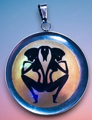 Pandantiv Zodia Gemeni stil egiptean   (Efect Perlat Sidefat)