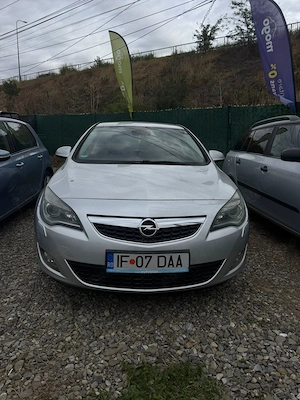 Opel Astra J 2.0 CDTI 160CP | 2010 | 6 trepte | Scaune încălzite | Faruri adaptive | Jante aliaj - imagine 7