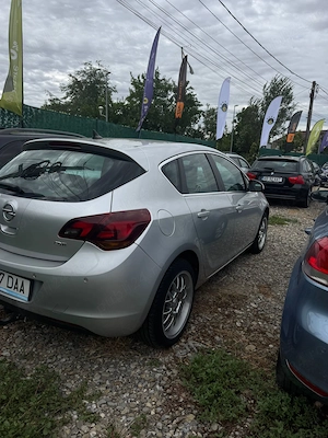 Opel Astra J 2.0 CDTI 160CP | 2010 | 6 trepte | Scaune încălzite | Faruri adaptive | Jante aliaj - imagine 5
