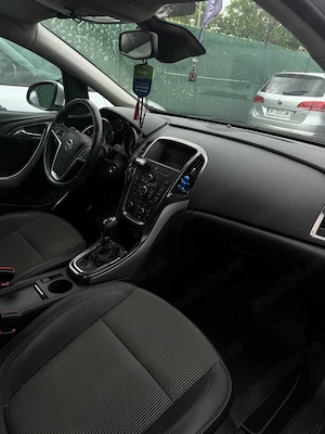 Opel Astra J 2.0 CDTI 160CP | 2010 | 6 trepte | Scaune încălzite | Faruri adaptive | Jante aliaj - imagine 2