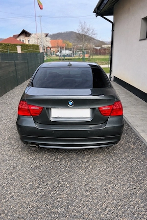 BMW Seria 3, Model E90 320D, 2011 - imagine 5