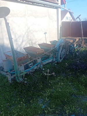 vand utilaje tactor utb plug disc semanatoare cisterna masina de scos ceapa instalatie de erbicidat - imagine 4