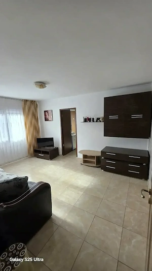 Ofer apartament spre închiriere !