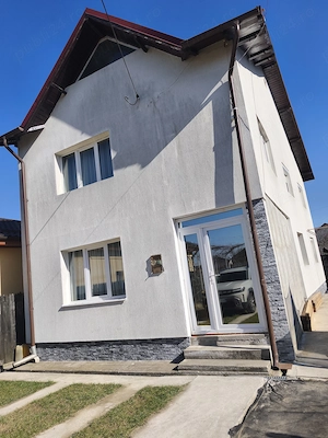 Vând casă cu etaj .. - imagine 2