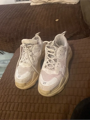 vand adidasi balenciaga