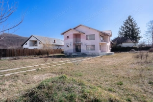 Casă de vânzare P+1 – 245 mp utili, teren 1.240 mp – Băbana,  Argeș