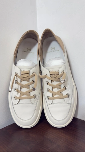 Pantofi de piele crem