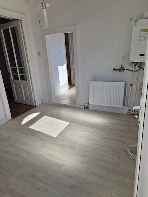 Închiriez casa"spatiu comercial"vis-a-vis de intrarea in Piata Centrala Craiova  - imagine 6