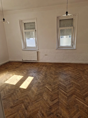 Închiriez casa"spatiu comercial"vis-a-vis de intrarea in Piata Centrala Craiova  - imagine 5