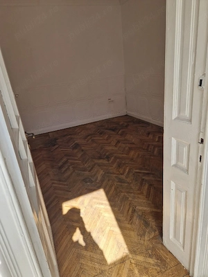 Închiriez casa"spatiu comercial"vis-a-vis de intrarea in Piata Centrala Craiova  - imagine 7