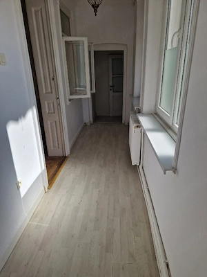 Închiriez casa"spatiu comercial"vis-a-vis de intrarea in Piata Centrala Craiova  - imagine 2
